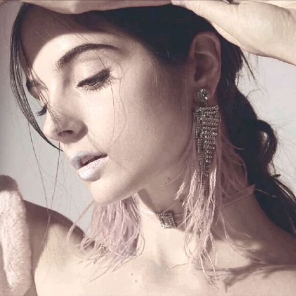 New FREE PEOPLE rhinestone pink feather earrings - Picture 1 of 10